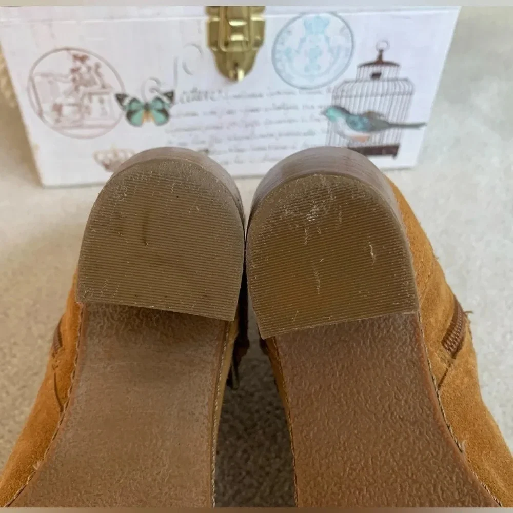 AK Anne Klein Suede bootiesS Brown size 7